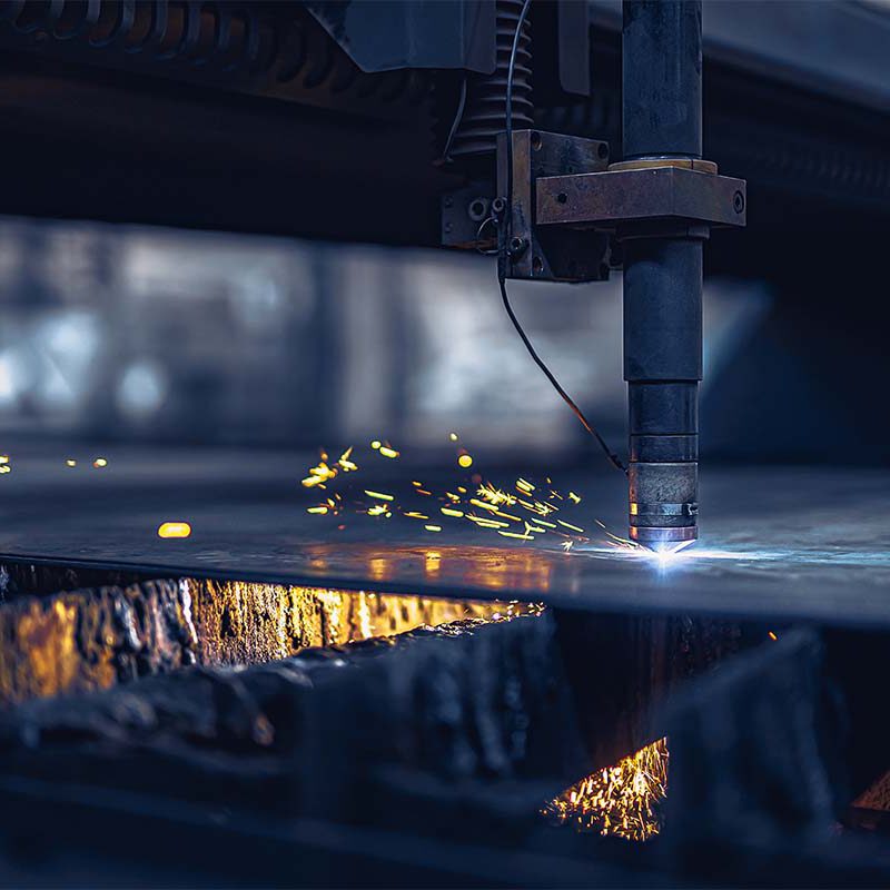 Metallplatte, die geschnitten wird Maschine beim Schneiden von Feinblech
